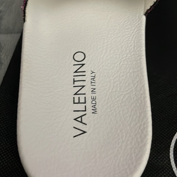 Valentino slides excellent condition NWOT never worn. Size 9 /39 comes with DB - Picture 2 of 6